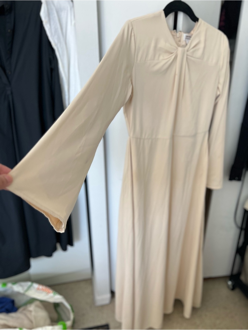 Elegant Cream Long-Sleeve maxi Dress with Twist Front size m
